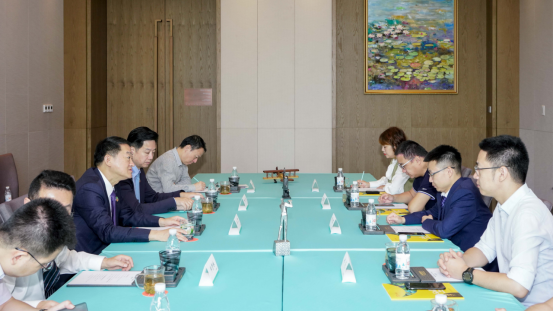 省pg赏金女王单机版试玩平台集团党委书记、董事长任丁与腾讯“王者荣耀”CTO邓君、腾讯大成网总裁郑亮座谈交流