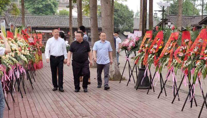 pg赏金女王单机版试玩平台集团向导出席战旗禧宴酒楼开业仪式