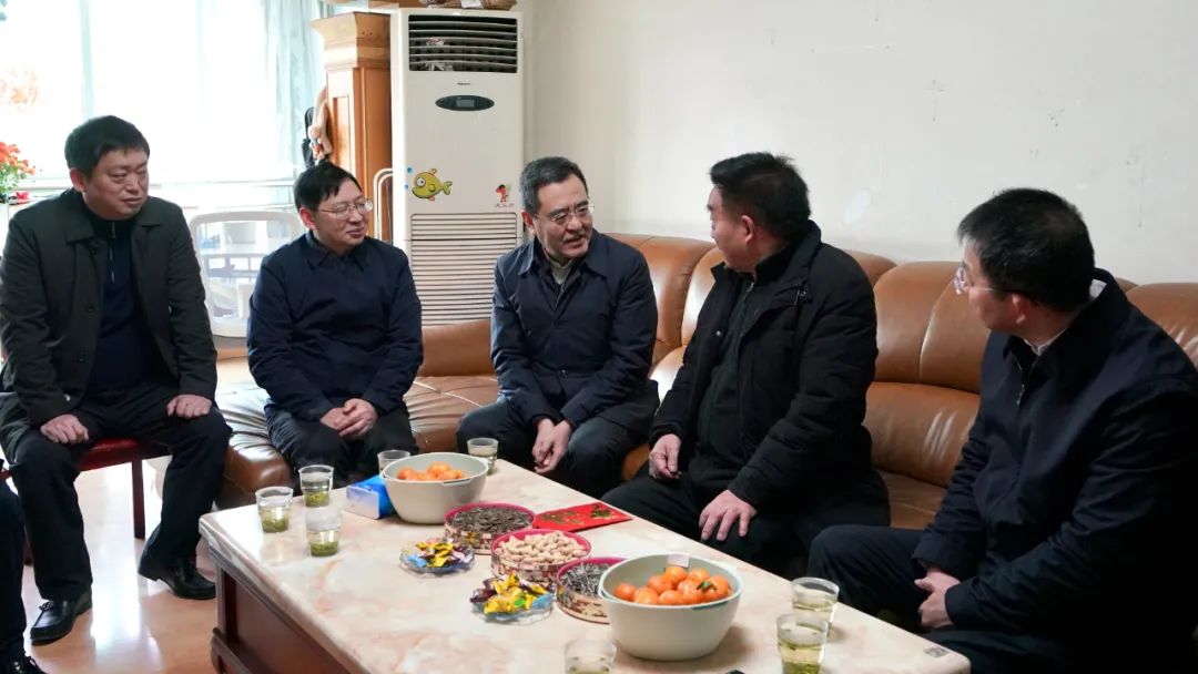 pg赏金女王单机版试玩平台委党委书记、主任冯文生等向导走访慰问省pg赏金女王单机版试玩平台集团老党员、老干部