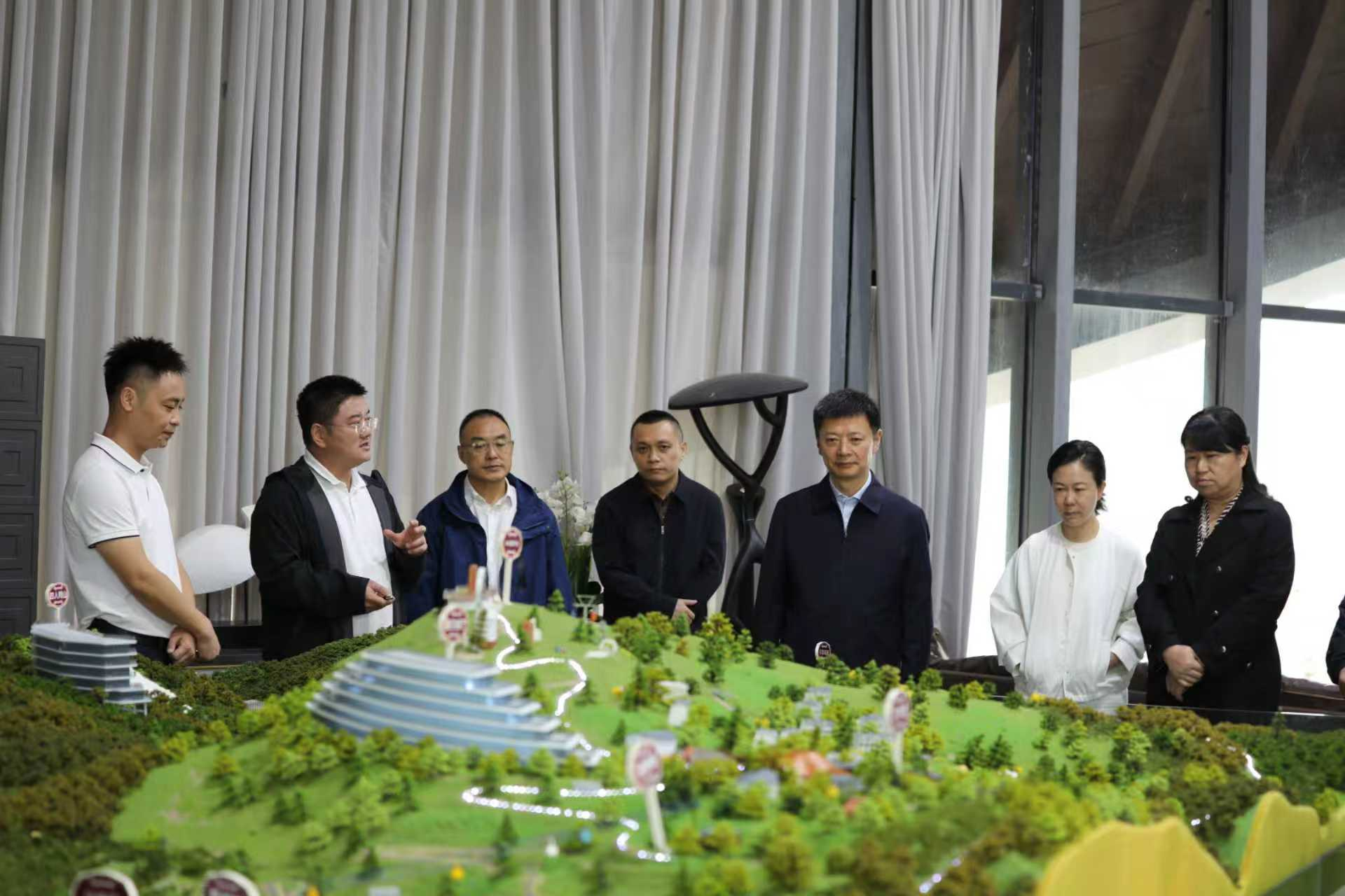 深入贯彻省委十二届七次全会精神 共绘高原旅游新蓝图——省pg赏金女王单机版试玩平台集团与雅安市委、市政府配合前往雅安市牛背山景区开展调研并现场办公