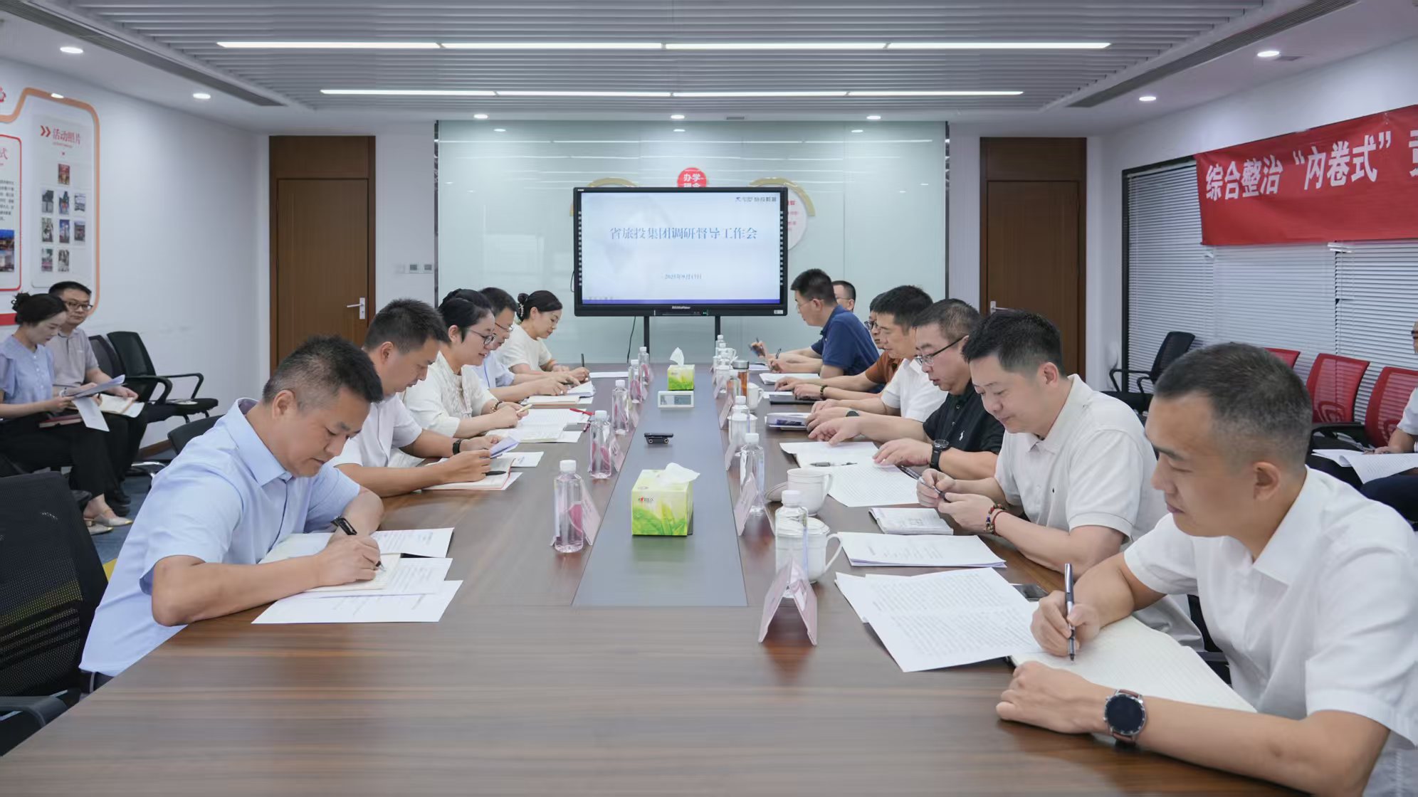 省pg赏金女王单机版试玩平台集团党委书记、董事长游勇率队赴pg赏金女王单机版试玩平台教育公司调研督导